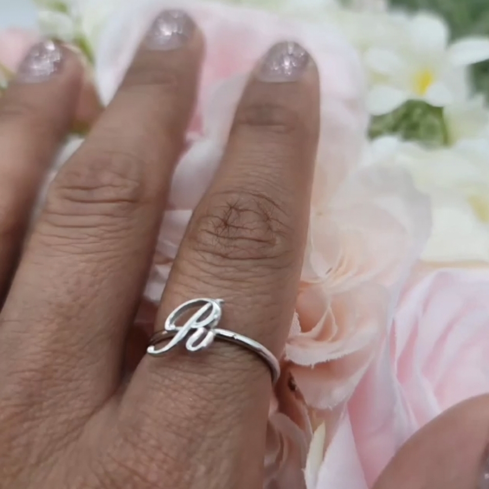 🥰 DAINTY INITIAL STERLING SILVER RING - Picture 13 of 13